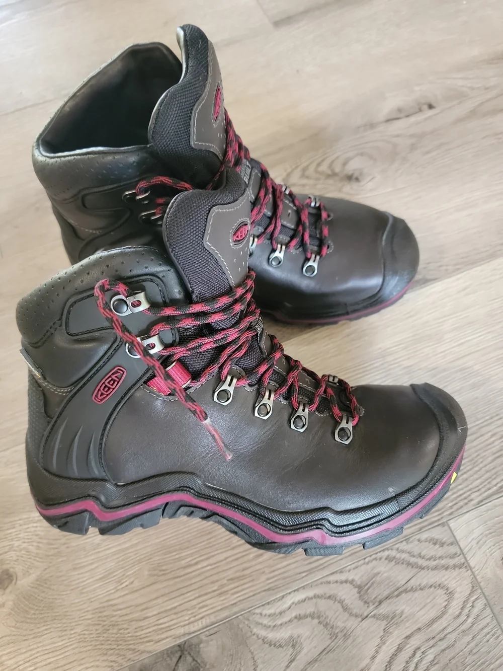 KEEN Women’s Hiking Boots 6.5 LIBERTY Ridge WP Waterproof Black 1013991 EUC